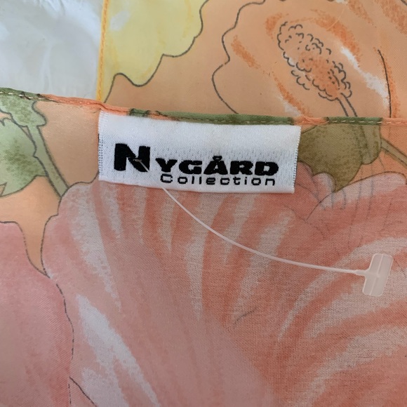 Nygard collection woman’s scarf made in India - Picture 5 of 7